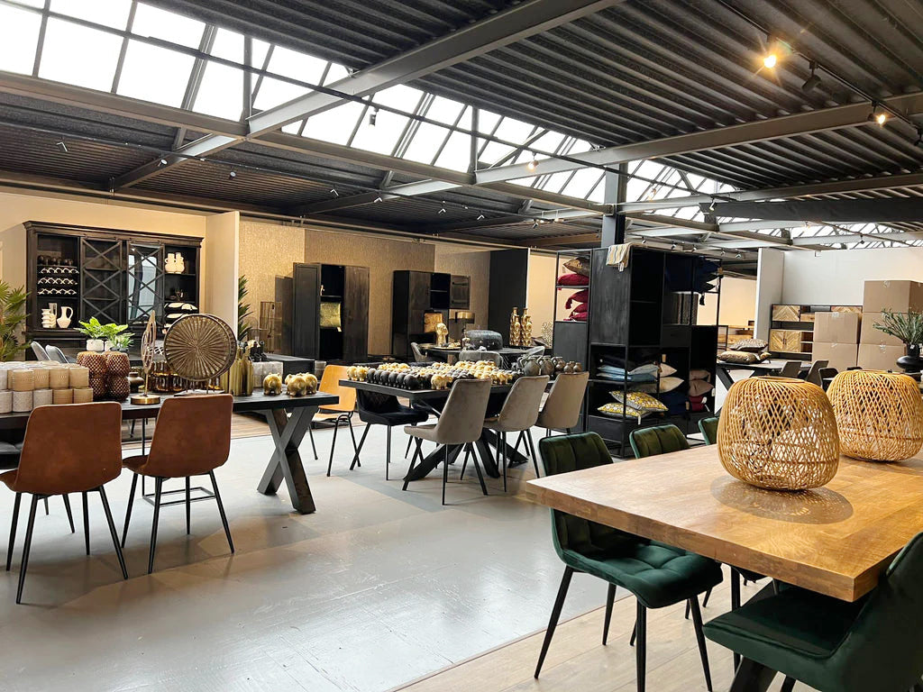 showroom-img