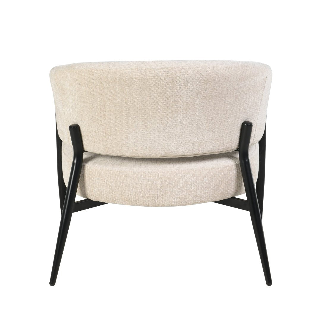 Beige stoel met zwarte stoelpoten