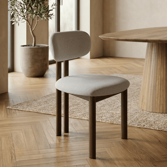 Eetkamerstoel Japandi Noor Beige met walnoot onderstel Mahom