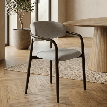 Eetkamerstoel Japandi Alexia Beige met walnoot onderstel Mahom