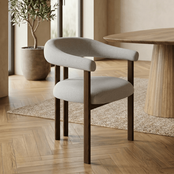 Eetkamerstoel Japandi Ariane Beige met walnoot onderstel Mahom