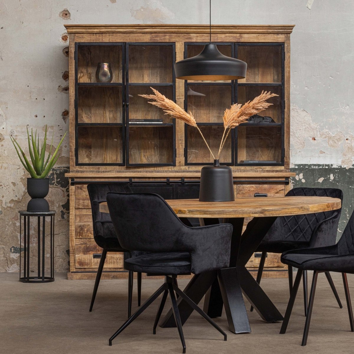 Mangohouten buffetkast