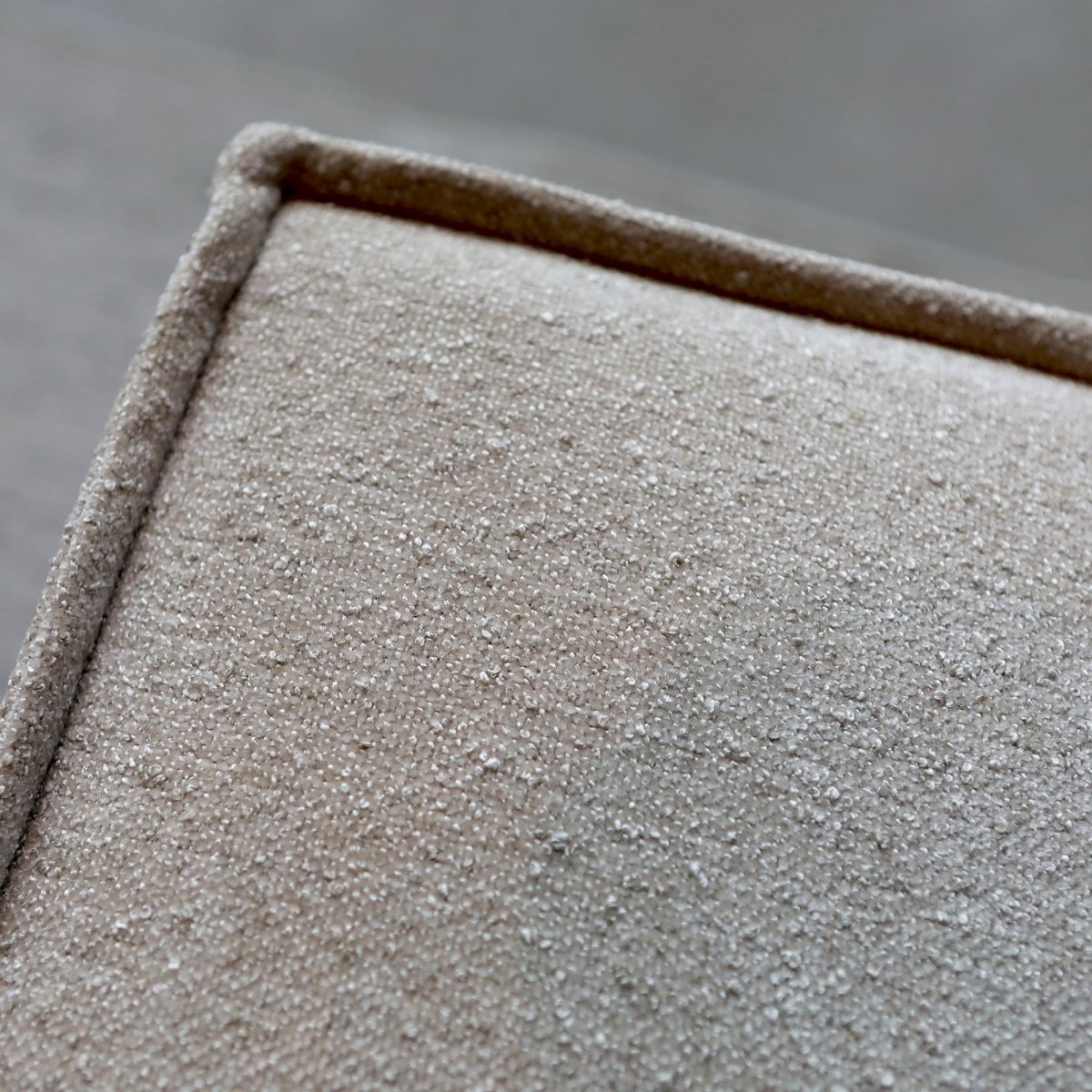 Bank Enzo Links Zand