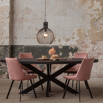 Zwarte ovale eettafel